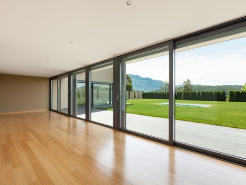 夏天來臨要安裝隔熱性能好的門窗，羅蘭德式門窗助您清涼一夏