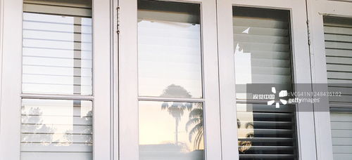 安裝門(mén)窗的攝影圖片指南 捕捉專(zhuān)業(yè)工藝與美學(xué)細(xì)節(jié)